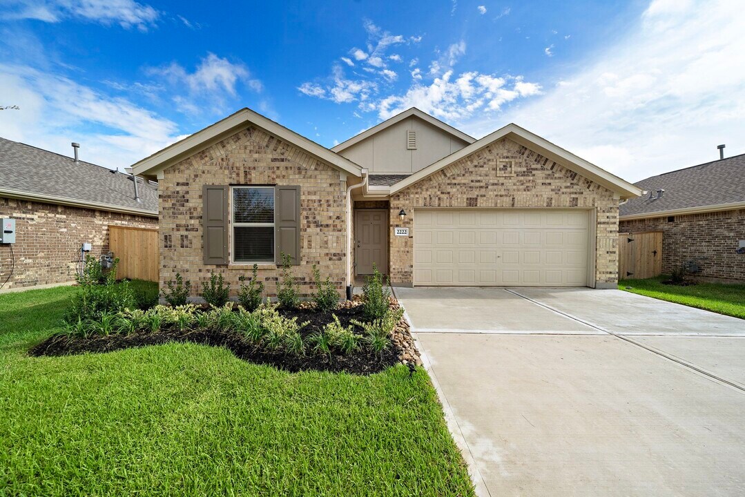 2222 Still Bend Ln in League City, TX - Building Photo