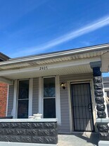 2407 W Jefferson St in Louisville, KY - Building Photo