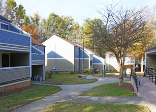 Meadow Oaks in Charlotte, NC - Building Photo - Building Photo