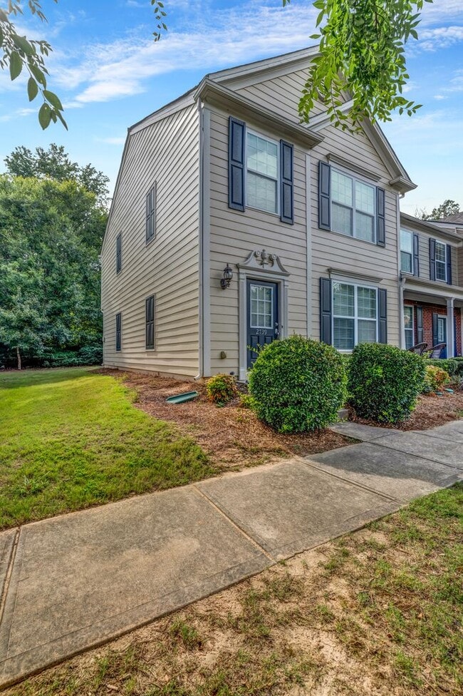 2739 Deerwood Ln in Atlanta, GA - Building Photo - Building Photo
