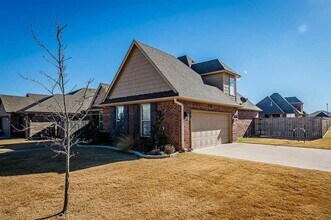 7708 SW Franks Ct in Lawton, OK - Building Photo - Building Photo