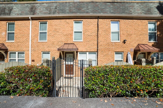 115 Winding River Dr in Atlanta, GA - Building Photo - Building Photo