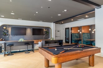 Blutowne in East Peoria, IL - Foto de edificio - Interior Photo