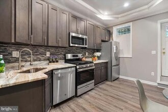 1230 W Lombard St in Baltimore, MD - Foto de edificio - Building Photo