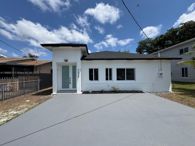 3039 NW 51st Terrace in Miami, FL - Building Photo - Building Photo