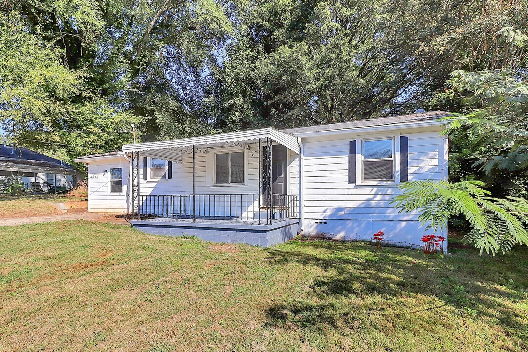 4023 Brown Dr in Belmont, NC - Building Photo