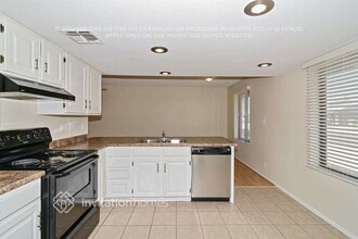 7341 W Shangri La Rd in Peoria, AZ - Foto de edificio - Building Photo