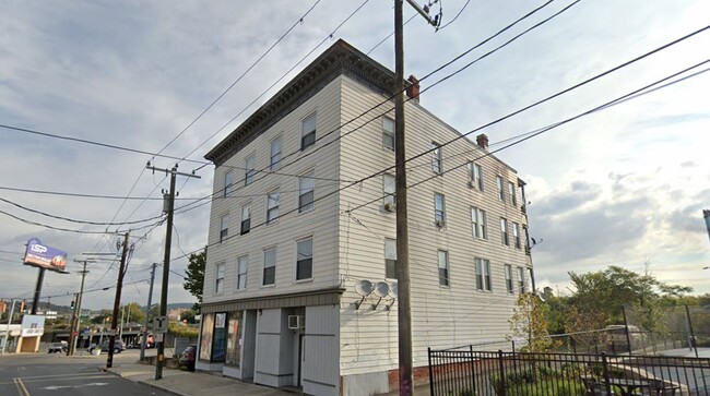 899-903 Bank St in Waterbury, CT - Building Photo - Building Photo