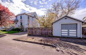 540 SW Maple St in Albany, OR - Building Photo - Building Photo