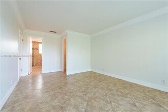 2420 SE 17th St in Fort Lauderdale, FL - Building Photo - Building Photo