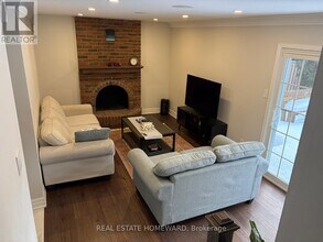 33 Braeburn Dr in Markham, ON - Building Photo - Building Photo