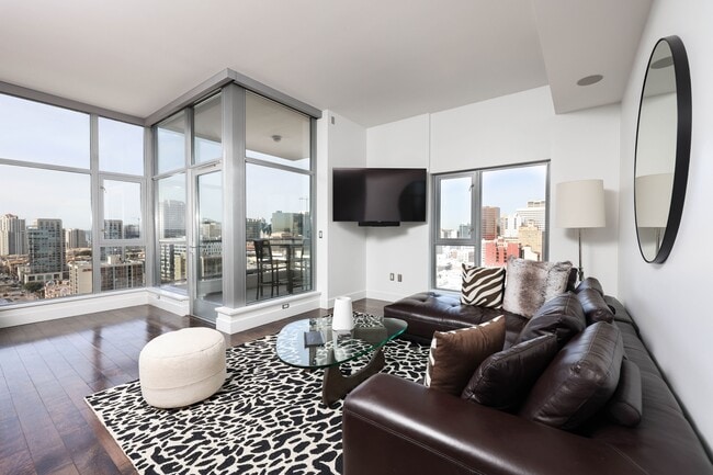 575 Sixth Ave in San Diego, CA - Foto de edificio - Building Photo