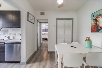 1051 Michigan Ave in Miami Beach, FL - Building Photo - Building Photo