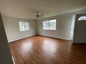 357 NE Terrace Ln in Sutherlin, OR - Building Photo - Building Photo