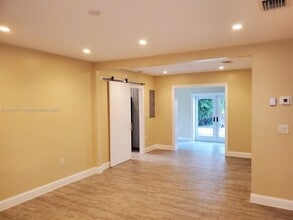 2375 SW 21st Ter in Miami, FL - Foto de edificio - Building Photo