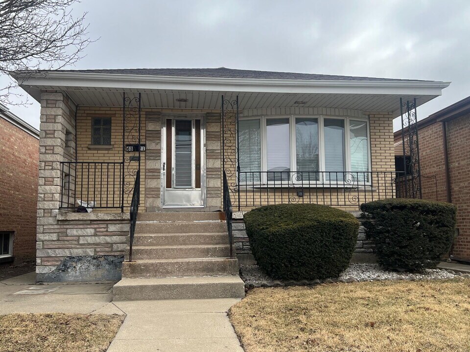 6321 S Narragansett Ave in Chicago, IL - Building Photo