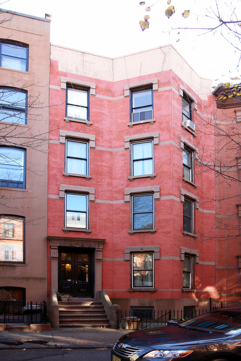 305 Hicks St in Brooklyn, NY - Building Photo