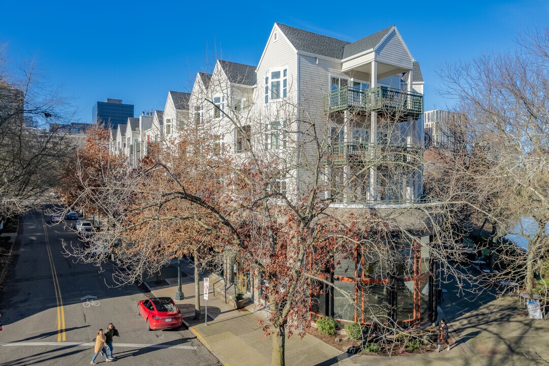 RiverPlace Condominiums in Portland, OR - Building Photo