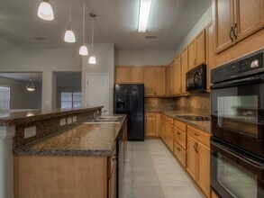 3852 Cedar Bluff Ln in Jacksonville, FL - Foto de edificio - Building Photo