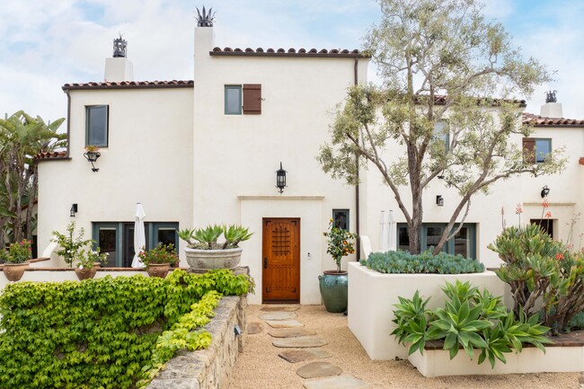 Laguna in Santa Barbara, CA - Foto de edificio - Building Photo