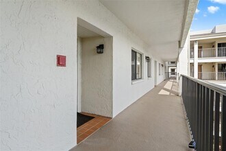 8150 Brent St in Port Richey, FL - Foto de edificio - Building Photo