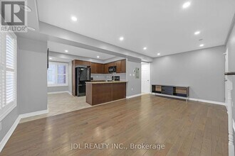 2081 Bur Oak Ave in Markham, ON - Building Photo - Building Photo