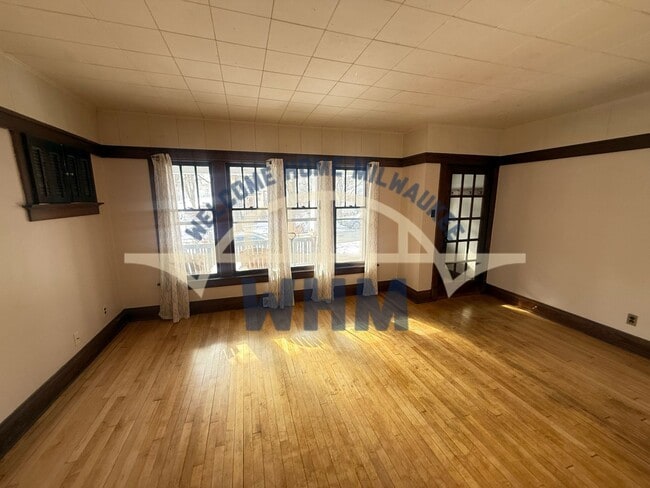 property at 642 E Conway St