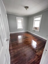 563 Coggeshall St in New Bedford, MA - Building Photo - Building Photo