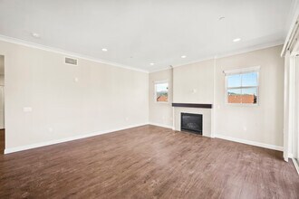 342 Myrtle St, Unit 301 in Glendale, CA - Building Photo - Building Photo