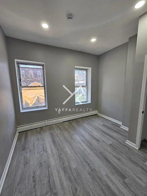 356 Miller Ave in Brooklyn, NY - Building Photo - Building Photo