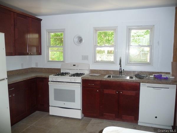 19 Maple Ave in Stony Brook, NY - Building Photo - Building Photo