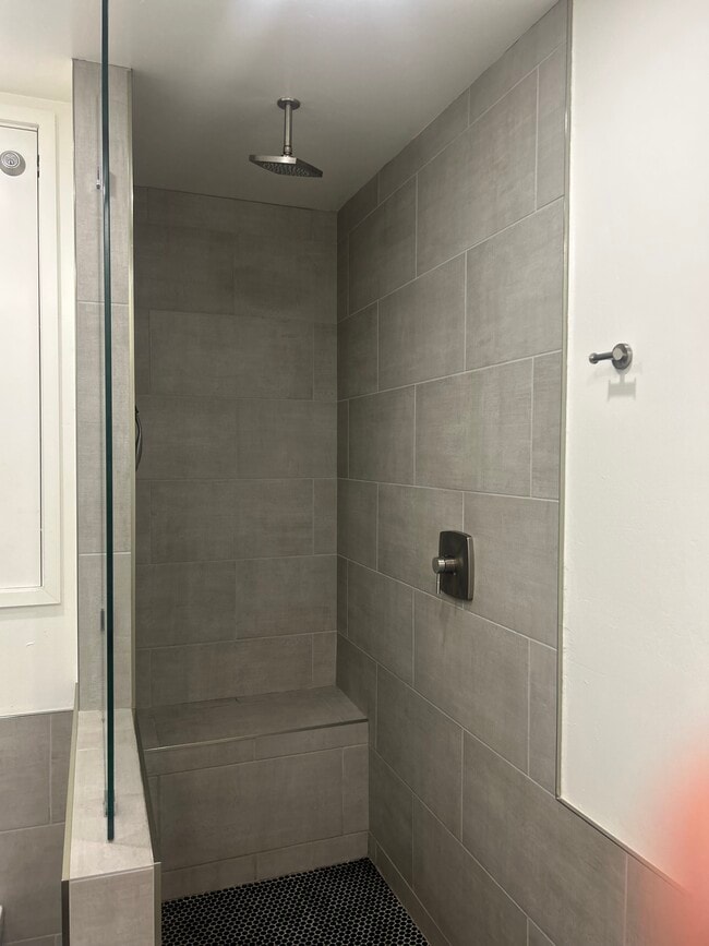 3702 Ingraham St, Unit 3702 in San Diego, CA - Foto de edificio - Building Photo
