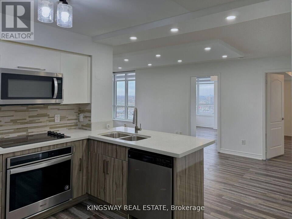 4090 Living Arts Dr in Mississauga, ON - Building Photo