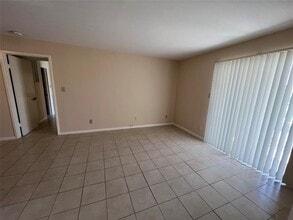 2626 Holly Hall St in Houston, TX - Building Photo - Building Photo