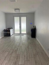 1177 SW 13th St in Miami, FL - Foto de edificio - Building Photo