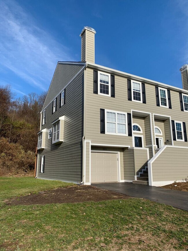 property at 3601 Columbia Ct Way