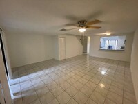 8847 Springtree Lakes Dr in Sunrise, FL - Building Photo - Building Photo