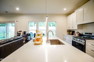 7707 Cottage Cove Way, Unit 2 in Louisville, KY - Building Photo - Building Photo