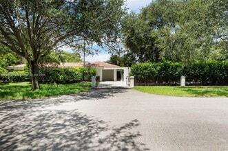 5810 Maggiore St in Coral Gables, FL - Foto de edificio - Building Photo