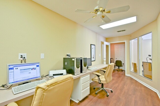 600 Baylor in Longview, TX - Foto de edificio - Building Photo