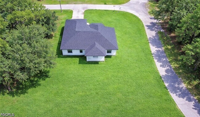 2522 Alice Pl in Lehigh Acres, FL - Building Photo - Building Photo