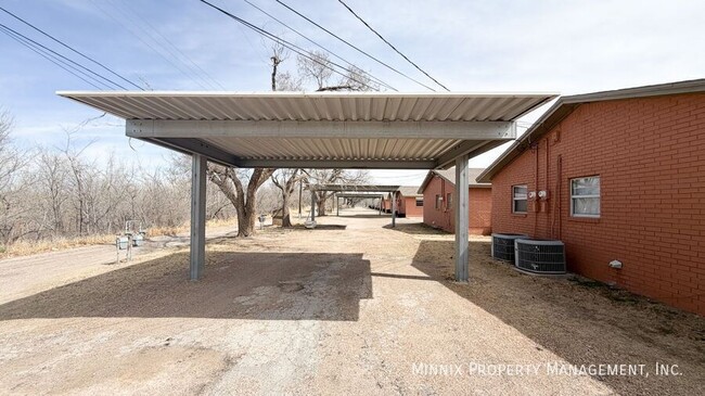 2410 W 16th St, Unit A in Plainview, TX - Building Photo - Building Photo