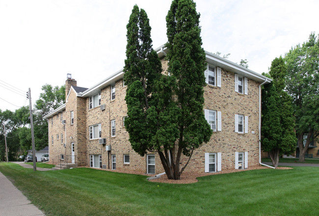 8209 30 1/2 St W in St. Louis Park, MN - Building Photo - Building Photo