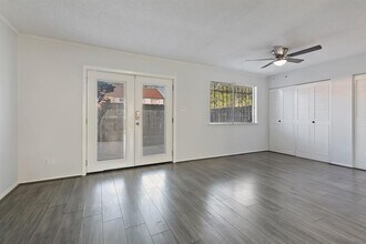 2324 Shadowdale Dr in Houston, TX - Building Photo - Building Photo