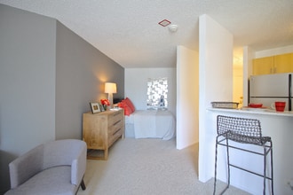 743 N Dearborn St in Chicago, IL - Building Photo - Building Photo