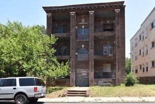 2427 Callow Ave in Baltimore, MD - Foto de edificio - Building Photo