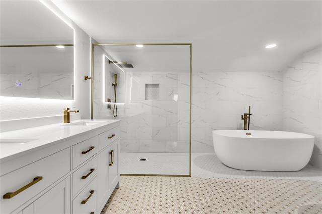 3235 Cole Ave in Dallas, TX - Building Photo