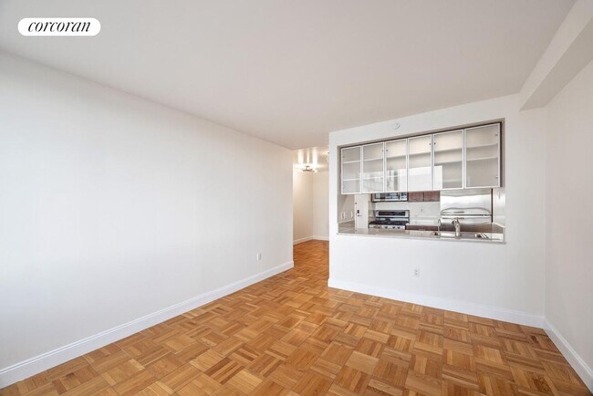 217 E 96th St in New York, NY - Building Photo - Building Photo