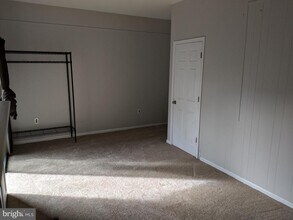 9847 Oakdale Woods Ct in Vienna, VA - Building Photo - Building Photo