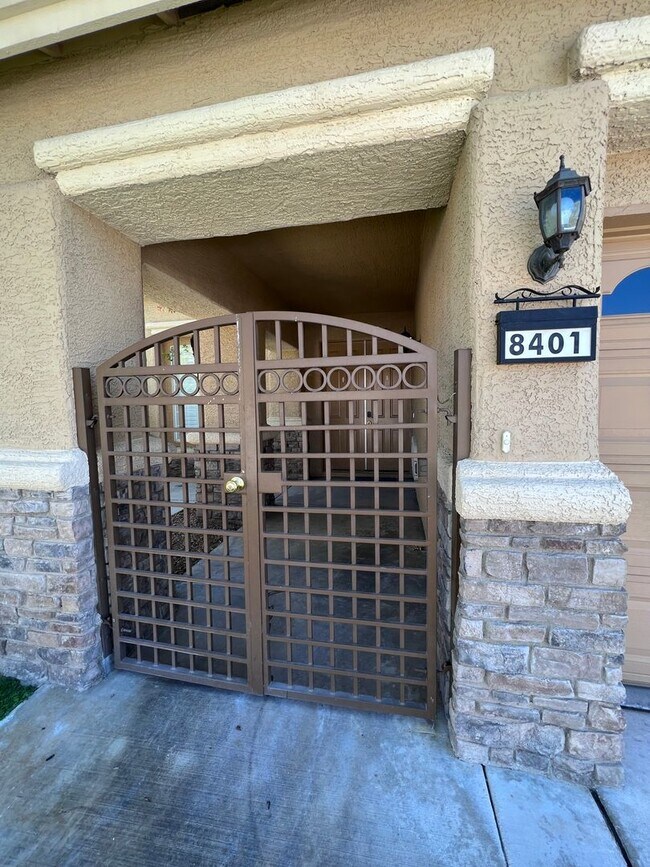 8401 Desert Quail Dr in Las Vegas, NV - Building Photo - Building Photo